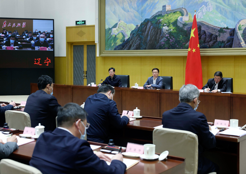 10月28日，国务院副总理韩正在北京出席今冬保暖保供工作电视电话会议并讲话。新华社记者 刘卫兵 摄