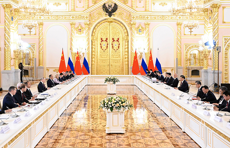 当地时间3月21日下午，国家主席习近平在莫斯科克里姆林宫同俄罗斯总统普京举行会谈。这是两国元首举行大范围会谈。新华社记者申宏摄