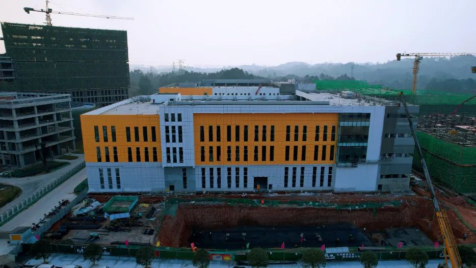建设现场 市中区融媒体中心供图